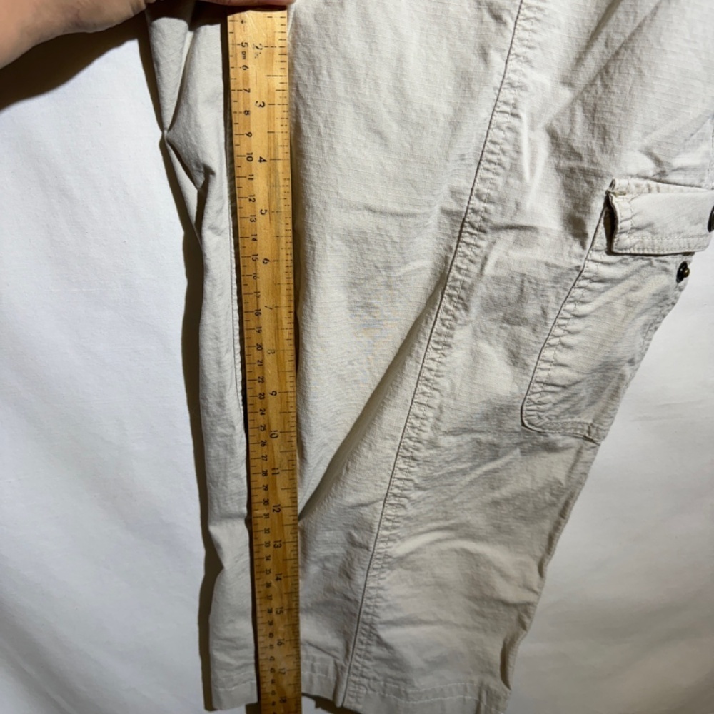 Eddie Bauer Womens Vashon Fit Rip Stop Capri Pants Beige Size 12 Gorpcore - Picture 11 of 14